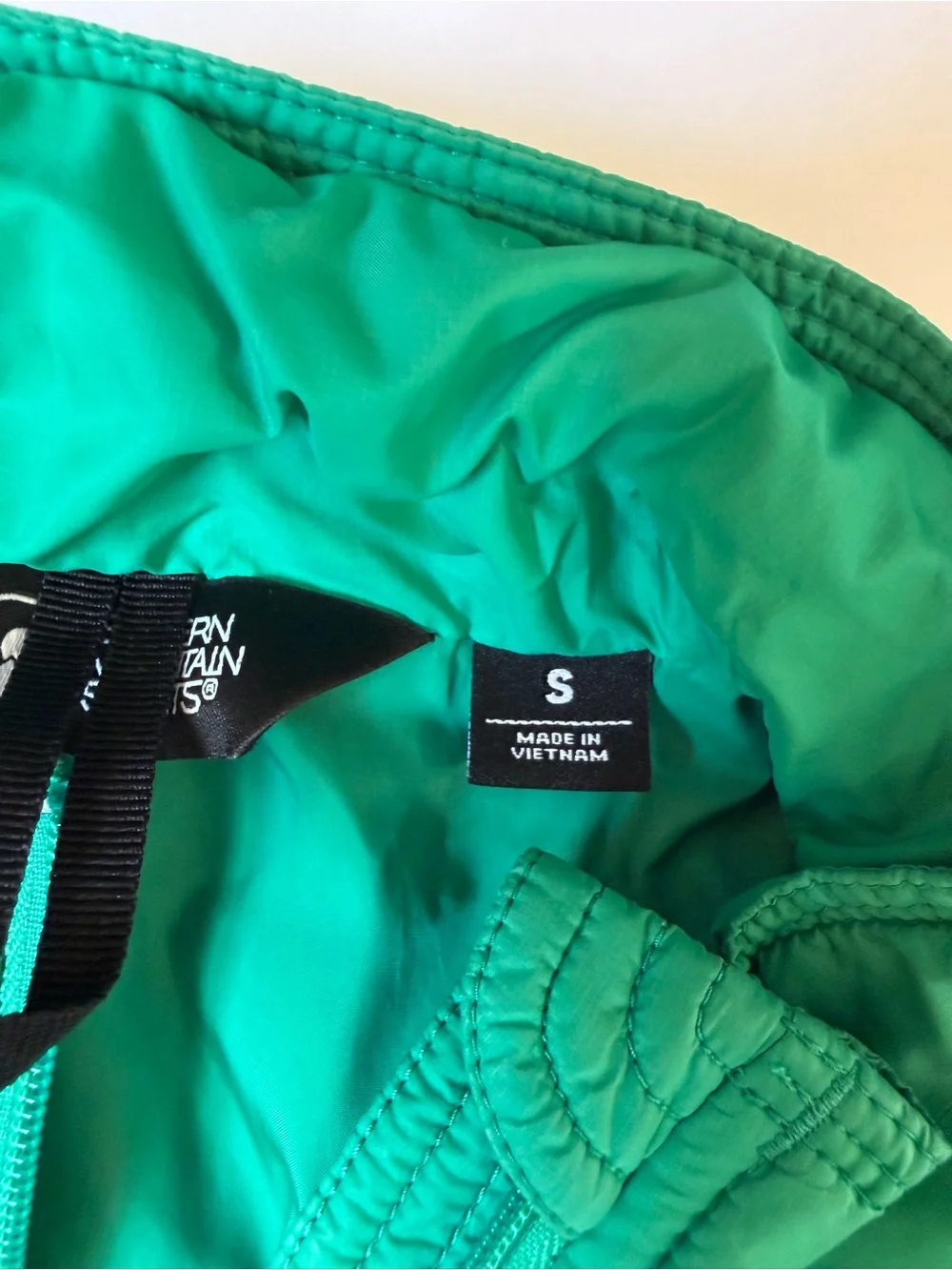 Eastern Mountain Sports lightweight quilted